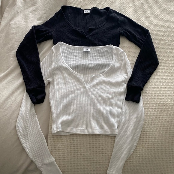 Aritzia Tops - Aritzia TNA Cropped thermal scoopnecks